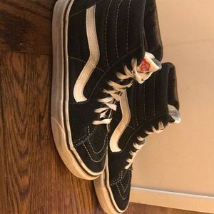high top black vans size 7.5(women’s) 6.0(men’s)